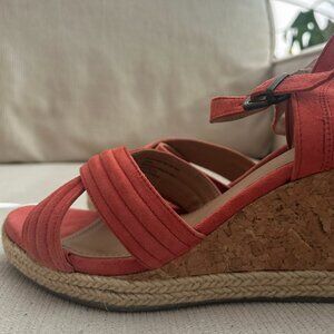NWOT Crevo Women's Valentina Wedge Sandal, Coral Size 9.5